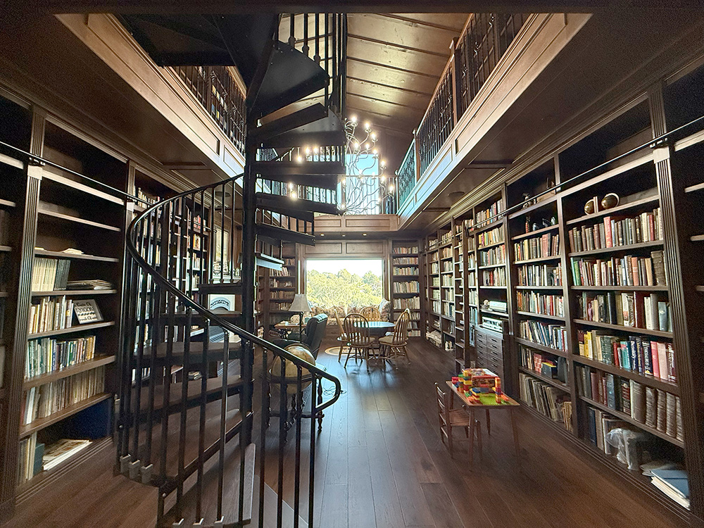 [Photo of Bougainvista Library]